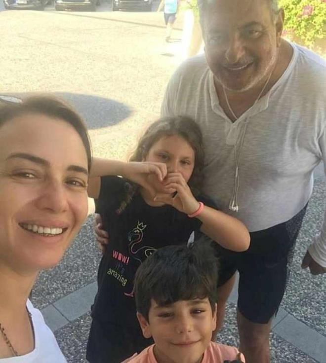 Ardndan dehet verici ses kaytlarnn da ortaya kmasyla mahkemede sk bir mcadele veren Deniz Uur, kznn geici velayetini almay baard.