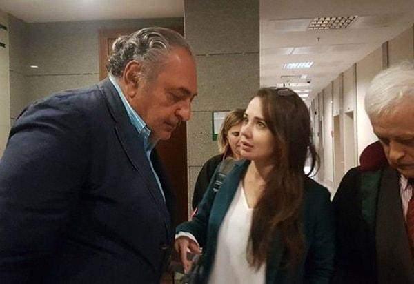 Getiimiz yl magazin gndemi haftalarca Reha Muhtar ve Deniz Uur'un birbirine karlkl sulamalaryla alkalanmt. nl oyuncu Deniz Uur, ikizlerinin babas olan Reha Muhtar' ocuklarna iddet uygulamakla sulam ve ikizlerden Mina'ya demir sopalarla vurduunu, hakaret ettiini ileri srmt.