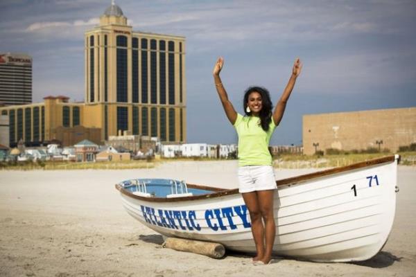 Hintli gzel Nina Davuluri, 2014 Miss America'ya damgasn vurdu!