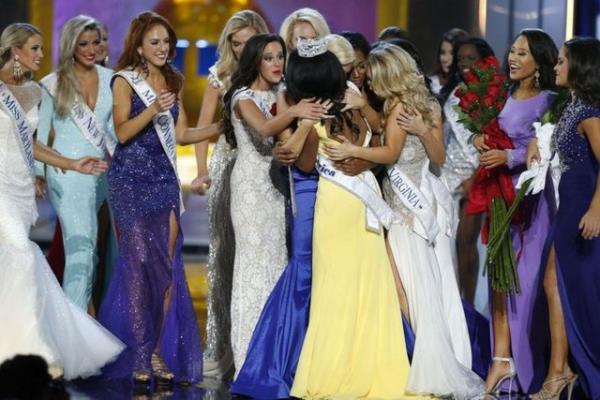 Hintli gzel Nina Davuluri, 2014 Miss America'ya damgasn vurdu!