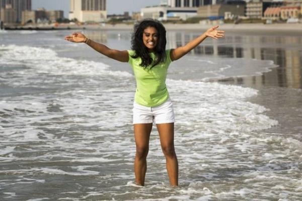 Hintli gzel Nina Davuluri, 2014 Miss America'ya damgasn vurdu!