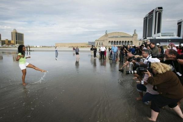 Hintli gzel Nina Davuluri, 2014 Miss America'ya damgasn vurdu!