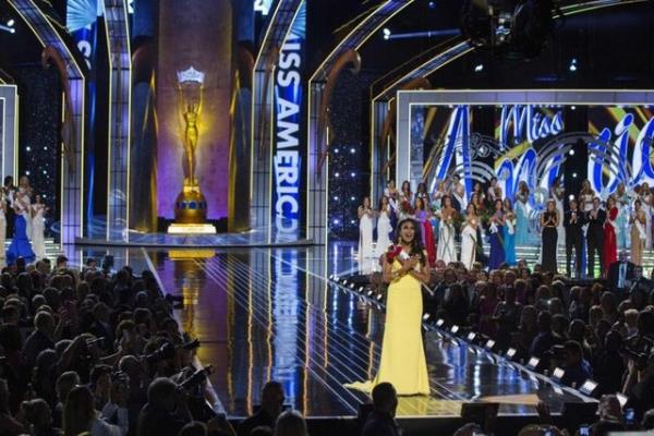 Hintli gzel Nina Davuluri, 2014 Miss America'ya damgasn vurdu!