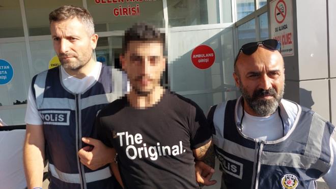 evredekilerin ihbar zerine polis, Erdem'e ait olan 55 AEB 757 plakal aracn peine dt. Ara, Ankara yolu zerinde polis tarafndan n kesilerek durduruldu. Doktor Mustafa Erdem yara almadan kurtarlrken, G.E. ise yakalanp, gzaltna alnd.