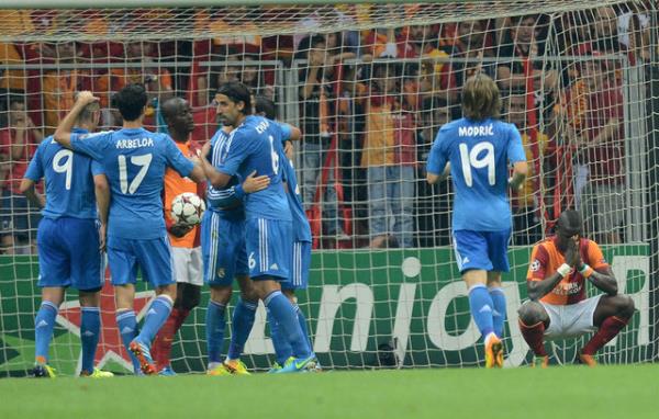Galatasaray Teknik Direktörü Fatih Terim, Real Madridli Isco'dan yedikleri golün ardından çıldırdı.