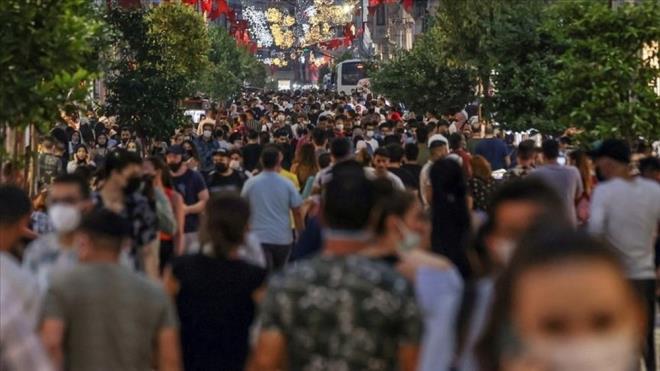 ERS VARYANTI BELRTLER?  <br>  Dnya Salk rgt tarafndan Eris varyantnn belirtilerinin, dier COVID-19 varyantlarnn belirtilerine benzer olduu tespiti yaplmtr.  <br>  En yaygn grlen belirtiler unlardr;  <br>      Ate,      ksrk,      Boaz ars,      Nefes darl veya solunum gl,      Kas arlar veya kas gszl,      Ba ars,      Yorgunluk,      Burun aknts veya tkankl,      Tat veya koku kayb,      shal veya mide rahatszl.