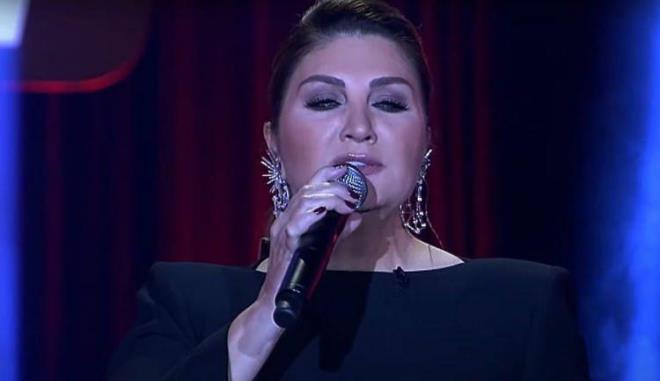 Fotoraf grenler aknlklarn gizleyemezken ok sayda sosyal medya kullanclar, nl arkc hakknda yorum yapt.