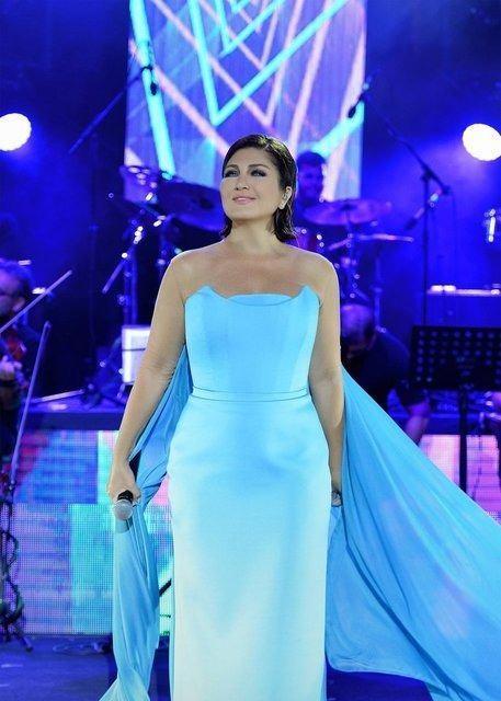 Getiimiz gnlerde bir sahnede ekilen fotoraf magazin gndeminde dikkat ekmiti.