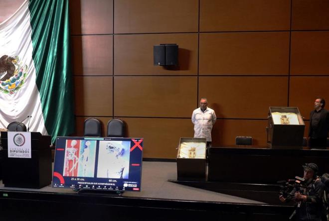 Aklamada ayrca Peru?da bulunan mumyalara laboratuvarda yalarnn belirlenmesi amacyla karbon 14 testinin yapld ancak yaplan test ile sadece mumyalarn yalarnn tespit edilebildii belirtilirken, bu test sonucunda mumyalarn nereden geldikleri konusunda bir fikre varlamayacana vurgu yapld.