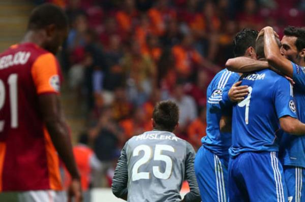 Real Madrid stanbul'un imleri zerinde Galatasaray'a sert vurdu. Benzema 2 gol atarken Ronaldo hat-trick yapt.