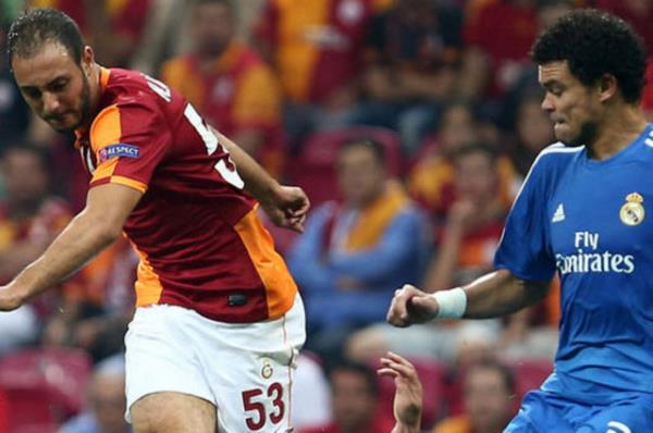 Real Madrid Galatasaray karsnda ov yapt. Ronaldo (3), Benzema (2) ve Isco golleri sralad. kinci yarda Bale ve Illarramendi de sahadayd. Sadece Casillas'n sakatlanmas ortal karartt.