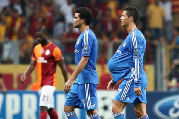 NGLTERE DALY MAL: Bale yedekte parlad ama Ronaldo bir baka hat-trick'le ovu ald.