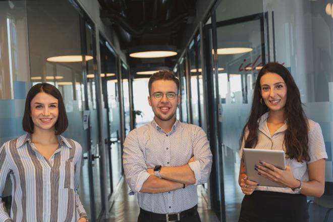 Almanya haftada 4 gn almaya hazrlanyor: Hangi lkelerde haftann 4 gn allyor? - 4  NGLTERE'DEK DENEY LE BENZER OLACAK    Almanya'daki 4 gnlk alma haftas pilot uygulamas, 21 Eyll 2023 tarihinden ubat 2024?e kadar devam edecek. Deneme, 2022 ylnda ngiltere?de gerekletirilen ve 61 irketin alma saatlerini haftada drt gne indirdii, ancak verimlilik dzeylerini koruduu ve alanlara be gnlk hafta ile ayn creti dedii denemeye benzer olacak.