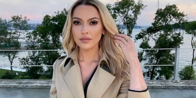 Youn tempo ierisinde konserden konsere koan nl arkc Hadise son verdii konserde hareketiyle herkesi mest etti. Milyonlarn izledii konserde gz gze geldii bartl hayrann sahneye alan nl arkc o anlar paylap duygulandran bir not dt.