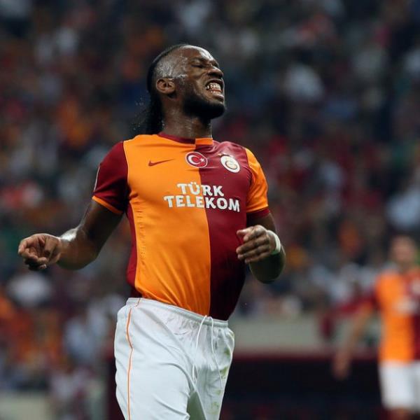 Sut ceken yok ya kaleye bruma girdi vurdu digerleri niye vurmuyo