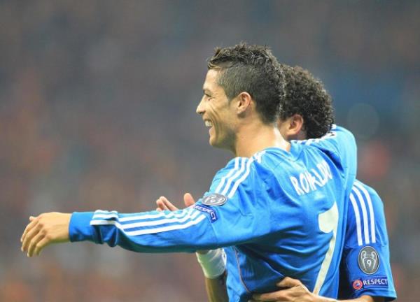 2)Sneijder(Sizin deyiminizle yeni hagi) Hagi'nin trna olamaz. Bruma: 20XSnijder. Kendimizi kandrmayalm itiraz eden net futboldan anlmyrdr