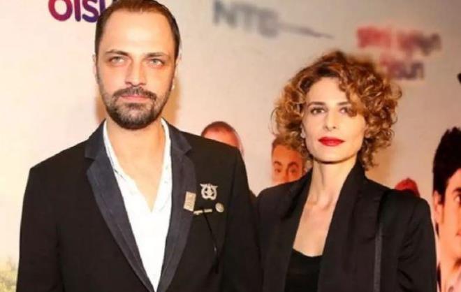 NL FTN HAYRANLARINA ZC HABER!<br>    Ei Ertan Saban ile birlikte bir projede yer alp almayacaklar sorulduunda Ebru zkan; "Birlikte bir projede yer almak gibi bir dncem hi olmad. yle bir ynlendirmeyi hi dnmedim. Tercihimiz Biricik'in olabildiince bizim i yaamamzdan uzakta olmas. lerde ne olur ne biter bilemem, ne isterse biz onun yannda olacaz." eklinde konutu.