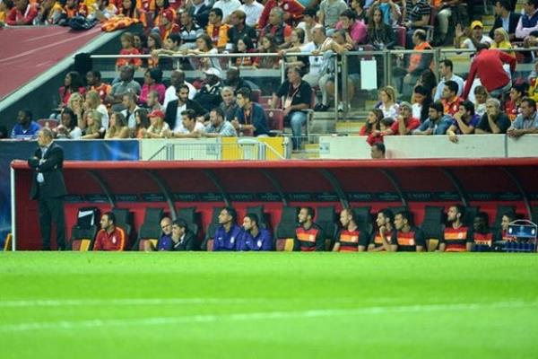Galatasaray yazarken; 6alatasaray olarak yazanlar da bugn bir kez daha alk haketmediler mi?