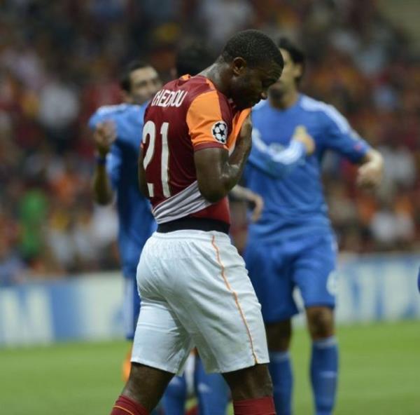 Beyler statta rakip gol attktan sonra barmak yasak deil, bunu birisi Galatasaray taraftarna hatrlatsn...