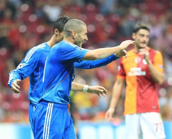 Galatasarayl deilim, fakat gidemedikleri Avrupa'da Galatasaray'n yenilmesine sevinene Aziz Yldrm denir; o kadarndan eminim...