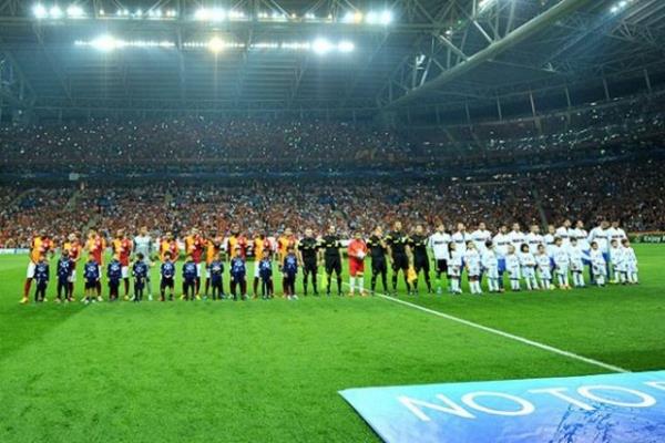 Dn akamn gerek Galatasaray'llara faydas stada gidenlerin taraftar deil seyirci olduunun farkna varmalardr...