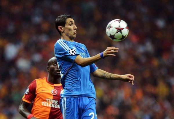 galatasaray defansna, savunma diyorsun savunmuyor. ite grev adamlar diye bunlara derim. tebrikler.