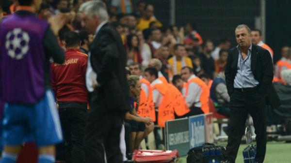 <b>zzet apa:</b>Terim, Eboue'ye fena sinirlendi. Her eye ramen bize muhteem baarlar yaatan Terim'e ok ey borluyuz, bunu unutmayalm.yi gnde de kt gnde de seninleyiz mparator!