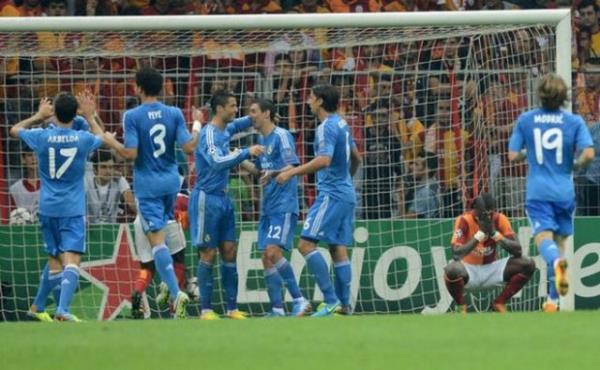 Galatasaray taraftar man yarsn slkla dier yarsn izlemekle geirdi...