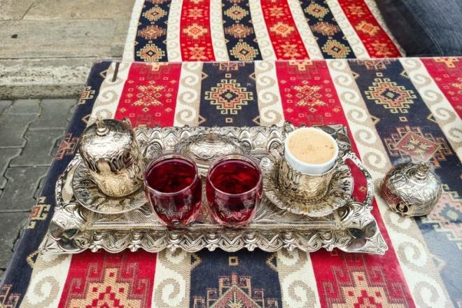 Ya merhem gibi tedavi eder.