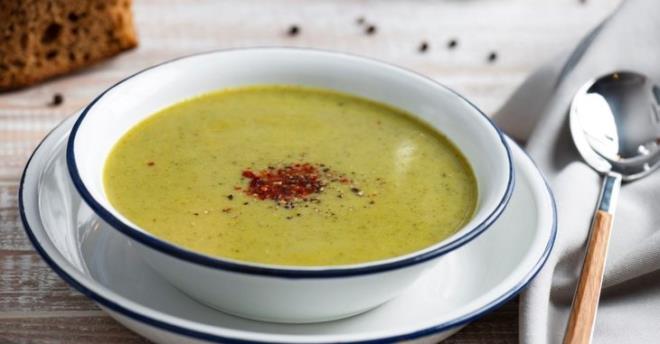 1 gn boyunca yannda baka hibir ey yemeden tm gn detoks ve zayflama iin bu orbay iin.