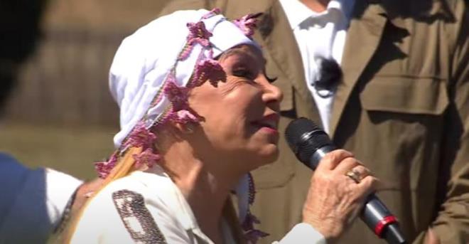 Bedia Akartrk, ailenin tek ocuudur. Ailenin tek ocuu olmas dolaysyla babasnn soyadn hi deitirmeden Akartrk olarak devam ettirmi ve adn hi deitirmemitir.