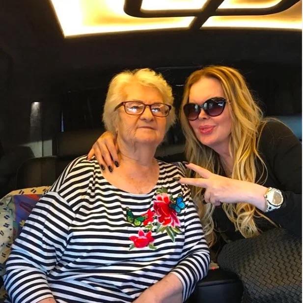 Sonrasna elinde silah, kafasna dayam olarak buldum ve elinden silah ben aldm. Zamannda leydilik eitimi ald, yallar hediye edildi. imdi hibir eyi yok. Onu evresindekiler bu hale getirdi." aklamasn yapt.