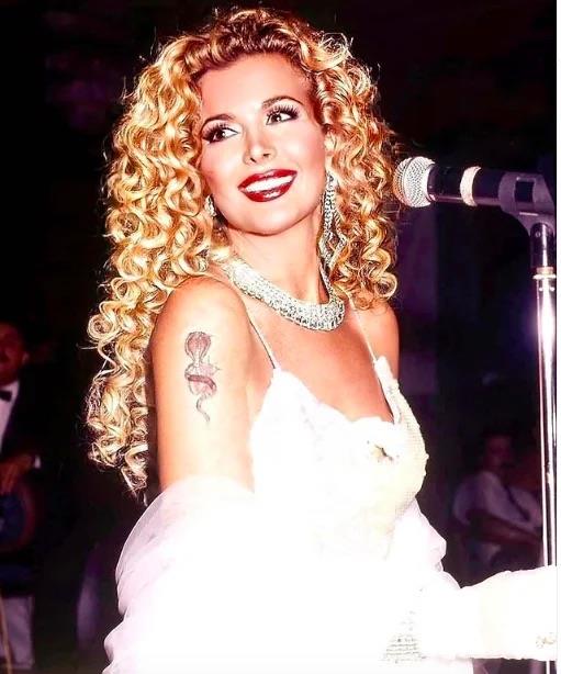 Trk sinemasnda saysz filmde rol alan ve seslendirdii arklarla hafzalara kaznan Harika Avc gndemde yer alyor.