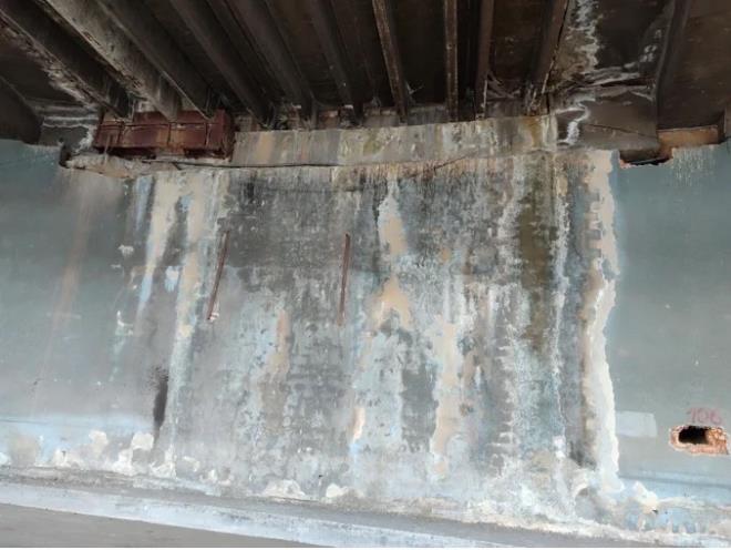 te yandan otogarla ilgili aklama yapan uzmanlar ise alt katlarn acil ekilde kapatlmas gerektiini belirtti. Otogarda meydana gelen korozyon hakknda konuan stanbul Bykehir Belediyesi Meclisi Deprem ve Doal Afet Komisyonu Bakan naat Mhendisi Oktay Birinci, ?Binann korozyona uramasnn en byk sebeplerinden biri de zerindeki dinamik ykler. Korozyon balandktan sonra binann tayc sistemi yzde 50 der? ifadelerini kulland.