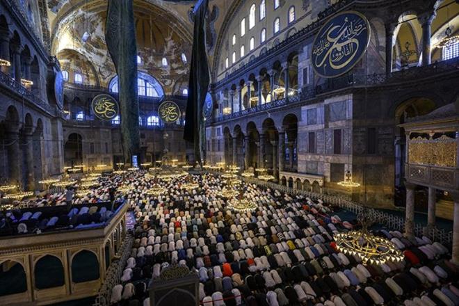 2024 KANDL TAKVM     aylarn balangcndan sonra ilk kandil, Receb aynn ilk manevi gn olan Regaib Kandili ile 11 Ocak 2024 Perembe gecesi gerekleecek.    Mira Kandili 6 ubat 2024 Sal gn, Berat Kandili ise 24 ubat 2024 Pazartesi gn idrak edilecek.    Gelecek yl Ramazan ay ise 11 Mart 2024 tarihinde balayacak.