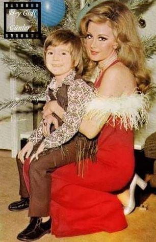 Filiz Akn film setinden