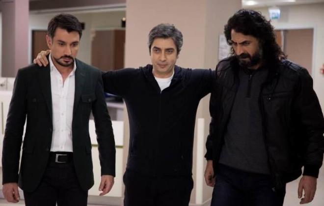 "Kurtlar Vadisi ekrana geri dnyor" haberleri hakknda konuan nl oyuncu, "Henz kesin bir durum yok, bana gelen bir ey de yok.