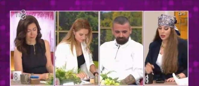 NECLA NAZIR'DAN AIKLAMA!<br>    Necla Nazr, "Benim iki tane evladm orada. Allah byle bir damat nasip etti Elhamdlillah. Ben hep una inanmtm sevginin tm duvarlar ykabileceini dnyorum. Ben Rabbimin yaratt her eyi Allah rzas iin sevdim. ocuklarm da Allah rzas iin seviyorum. Onlar bana Rabbimin emaneti. Ad gzel Muhammet srmeli gzl olum. Annen seni seviyor." diyerek damadn sevdiini ifade etti.