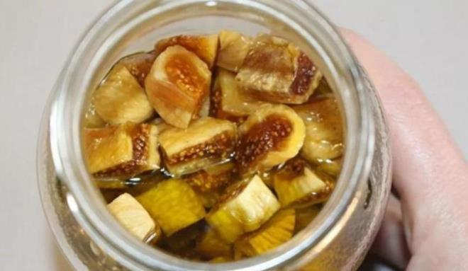 ZEYTNYALI NCRN FAYDALARI NELERDR?  <p>    -Karm doru ekilde yaplp tketildiinde vcudun baklk sistemini kanserli hcrelere kar glendirir. Ayn zamanda kanserli hcrelerin oluumunu nler.