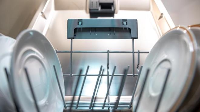 BULAIK MAKNESNDE OLUAN KT KOKUYU NLEYEBLEN YNTEM<p>    Bulak makinesinde oluan kt koku problemi pek ok insann moralini bozabilir. Ancak bu durumu bir besin ile nlemek mmkn olabiliyor.