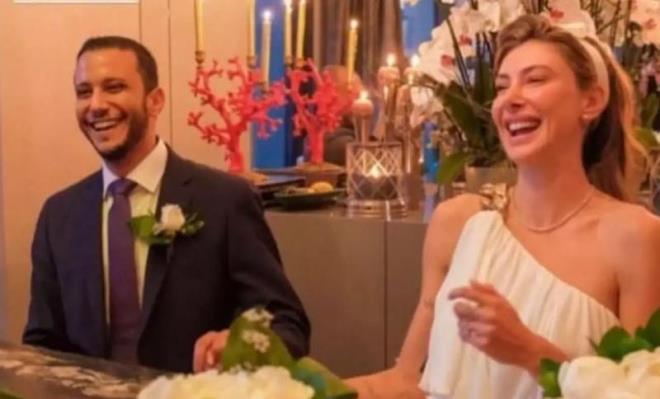 Eini yurt dnda brakp Trkiye'deki davetlere katlan ve Meedo ile paylam da bulunmayan Suba'nn boand renildi. Muhabironline'n haberine gre; eyma Suba ve Mohammed Alsaloussi Cuma 09:00'da Beykoz adliyesinde sessiz sedasz boand.