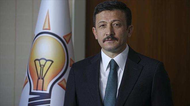 AK PART'DEN EMEKL KRAMYES AIKLAMASI    AK Parti Genel Bakan Yardmcs Hamza Da, emeklilere Cumhuriyet Bayram ikramiyesi hakknda konutu.    Da, "Bakanlklarmz bu konuda hem emeklilerimizin bize gelen taleplerini karlamak noktasnda hem de bte dengesi pozisyonundaki hususu masaya yatrmak suretiyle en doru karar vermek iin almalarn hzla yapyorlar." dedi.    AK Parti Genel Bakan Yardmcs Hamza Da, partisinin Giresun l Bakanl?nda ?ehir Bulumalar? toplantsnda konutu.    Da, 29 Ekim?de emeklilere 5 bin lira ikramiye verilip verilmeyeceine ynelik soru zerine, "Bir tarih vermek benim bulunduum pozisyon itibaryla doru deil. Hangi aamada olduunu ok fazla bilmiyorum. Ama Hazine ve Maliye Bakanlmz, alma ve Sosyal Gvenlik Bakanlmz bu konuda hem emeklilerimizin bize gelen taleplerini karlamak noktasnda hem de bte dengesi pozisyonundaki hususu masaya yatrmak suretiyle en doru karar vermek iin almalarn hzla yapyorlar. nallah bu konudaki almalar nihayete erdiinde bunu kamuoyuyla paylaacaklardr.? ifadelerini kulland.