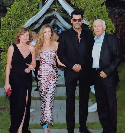 Sosyal medyada sk sk paylamlarda bulunan Sinem Kobal'n annesi Nuray Kobal' grenler "Sinem'in gzelliinin kayna belli oldu" dedi.