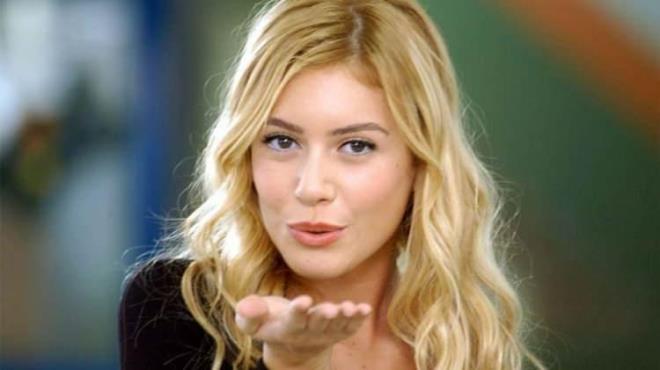 zellikle 2006-2009 yllar arasnda yer ald Selena dizisi ile hafzalara kaznan nl oyuncu daha sonrasnda yer ald projelerle de adndan sz ettirmeyi baard.