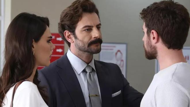 Reha zcan, Berker Gven, zg Kaya, Almila Ada, Melisa Berberolu, Veda Yurtsever, Tayfun Erarslan, Nazl Senem, nsal ve Eren ren gibi isimlerin kadrosunda yer ald  Kz Karde dizisine 2. sezon sonunda dahil olan Gkberk Demirci, Kartal karakteri ile ok sevildi.