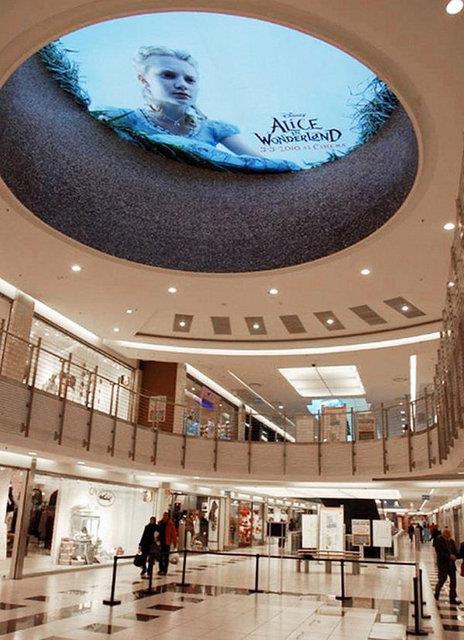 "Alice Harikalar Diyarnda" gala reklam