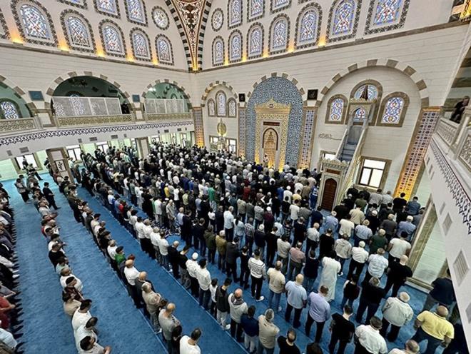 2024 KADR GECES NE ZAMAN?    2024 ylnda Kadir Gecesi, 11 Mart'ta balayacak olan Ramazan aynn 26. gecesi eda edilecek.    Kadir Gecesi, Miladi takvime gre 5 Nisan 2024 Cuma gnne denk geliyor.