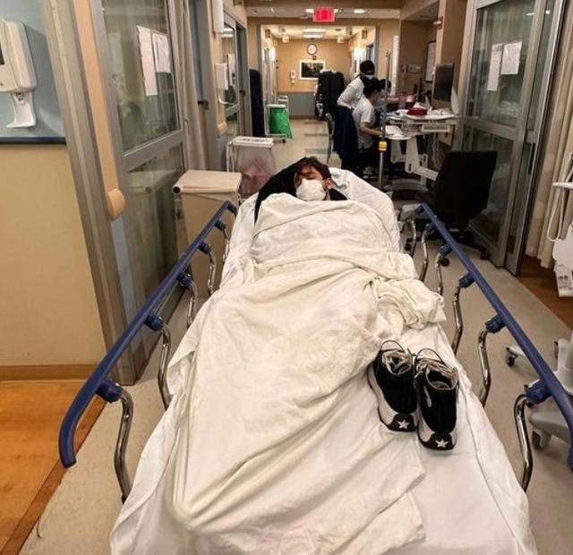 Salk durumunun iyi olduunu ifade eden nl oyuncu, "zlme safra kesem, beni terk eden ilk kii sen deilsin. Hala apandisitimi zlyorum" ifadelerini kulland.