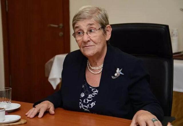 MUTFAINIZDA VARSA DKKAT  Karatay, "Biz evde snger kullanmyoruz, bez kullanyoruz, bezi srekli ykyoruz. Bulak sngerlerindeki mikroplar ok scak suda lr. Scak suda ne bakteri kalr ne virs. Deterjan ldrmez, scak su ldrr. Bu konulara dikkat edilmeli, daha bulak sngeri kullanlyorsa sk sk yenilenmeli" szleriyle nemli bir uyarda bulundu.