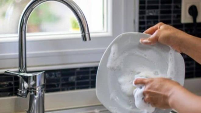 Karatay, mutfakta kullanlan sngerler ve kimyasal deterjanlarla ilgili "Evler deterjanla dolu. En byk zehir bunlar! Evlerinize sokmayn dedi ve bulak sngerlerinin sk sk deitirilmesi gerektiini vurgulad.